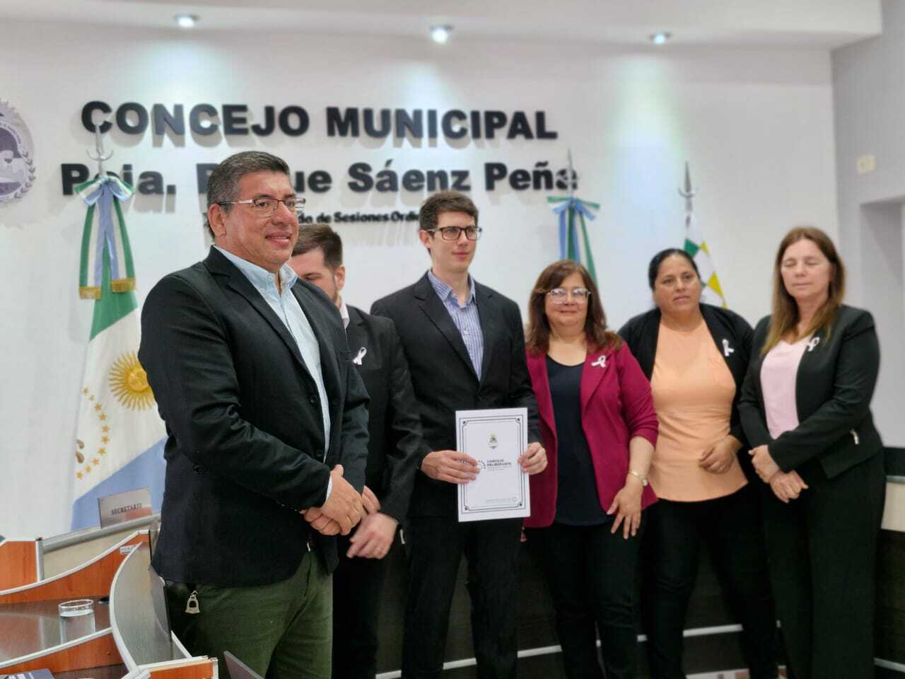 Autor Dialética, Federico Kozak recebe reconhecimento por sua obra na Prefeitura de Roque Sáenz Peña, Província de Chaco, no dia 19 de setembro de 2024, que declarou o livro como de interesse municipal.