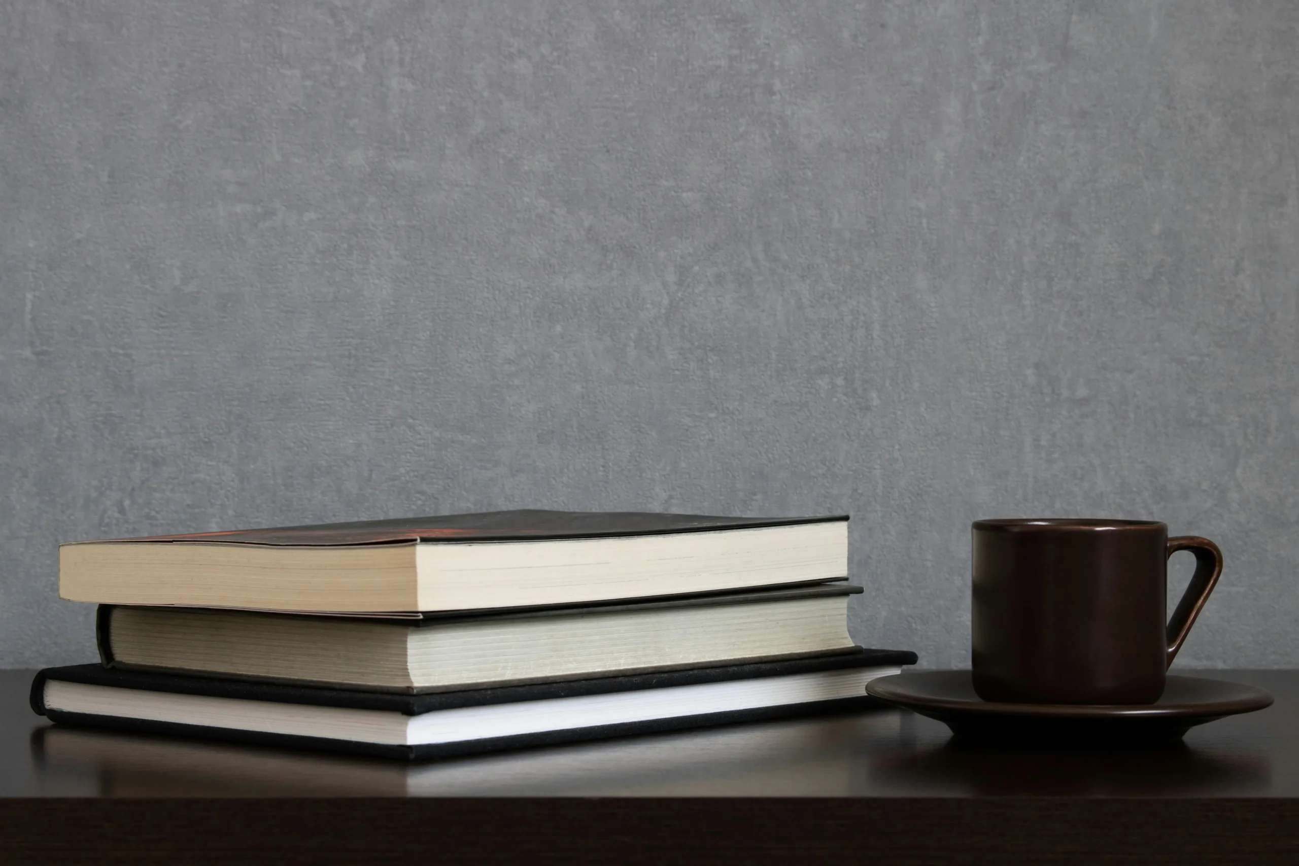 7 sugestões de livros da Editora Dialética sobre Economia