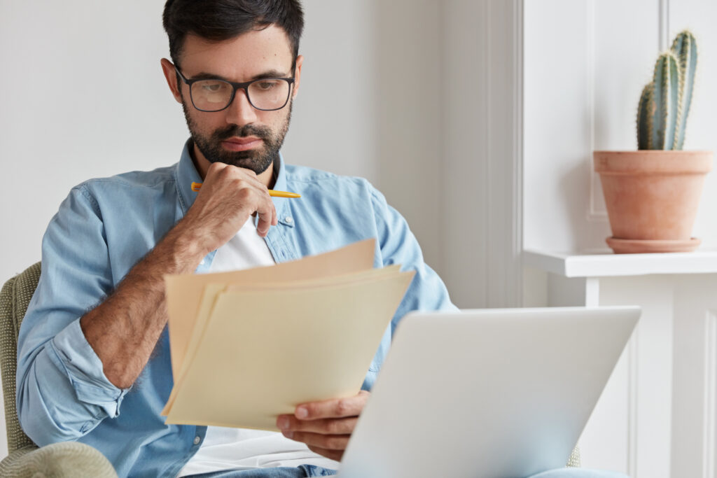 Revisão de artigos científicos: checklist prático para revisão eficiente