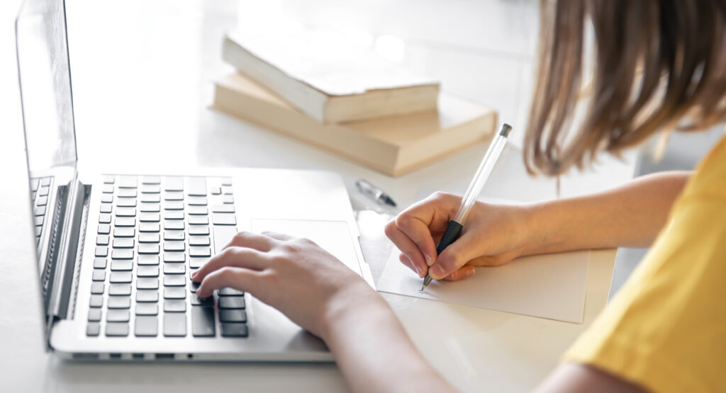 Revisão de texto pronto e suas diferenças em relação à revisão em construção