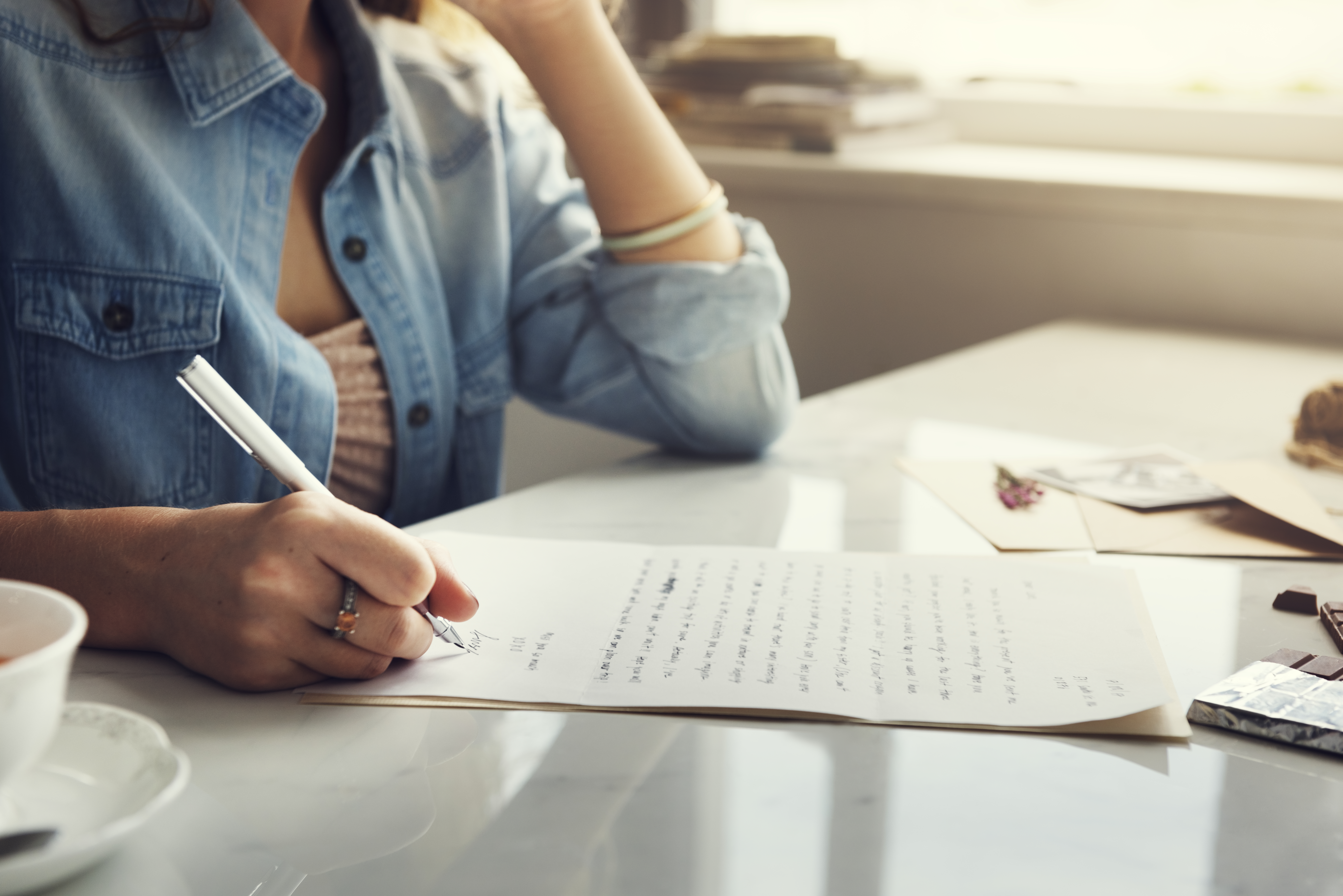 Texto bem escrito vs. revisado: por que a revisão é o diferencial da sua publicação